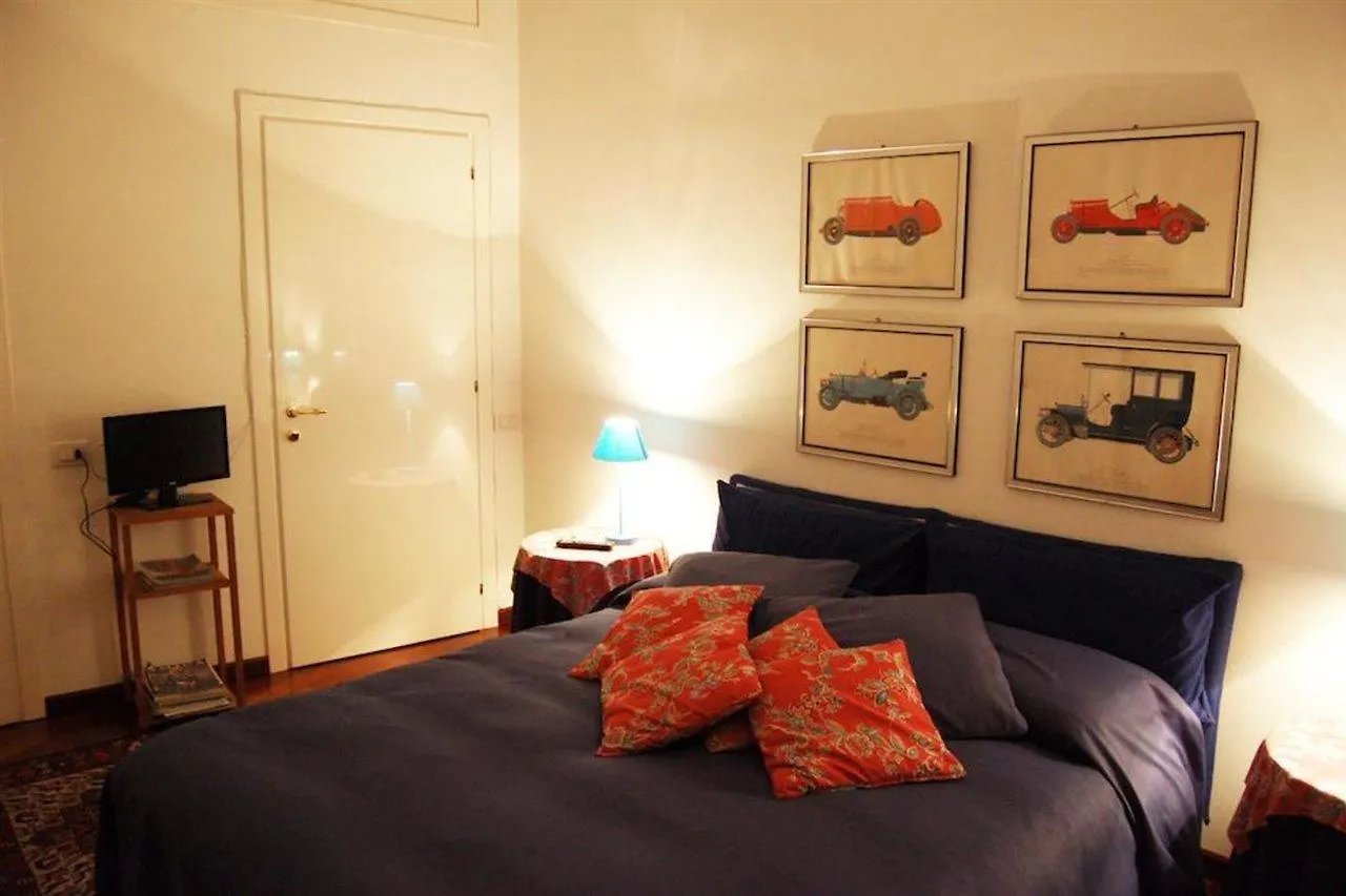 *** فندق مبيت وإفطار كالياري B&B St. Remy إيطاليا