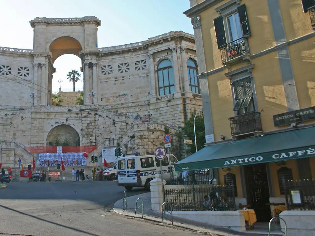 *** فندق مبيت وإفطار كالياري B&B St. Remy إيطاليا